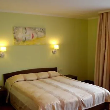 Hotel Airinn 3*