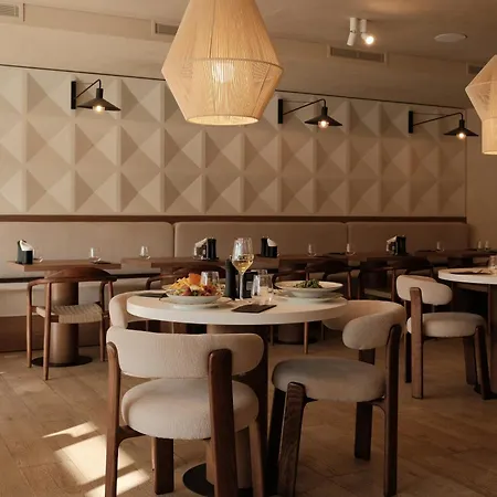 호텔 Airinn Airport Renovated 2025 3*